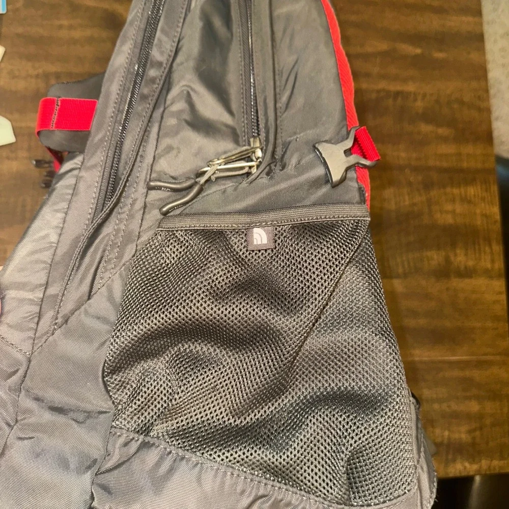 The North Face‎ Recon Backpack Black/Red Laptop Hiking Travel School 30L